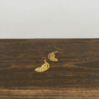 Håndskårne vandmelon øreringe i messing fra Palæstina