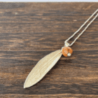 Håndlavet halskæde støbt over et ægte olivenblad fra Palæstina