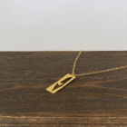 Håndskåret halskæde i messing formet som Palæstinas kort.