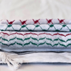 Ægte palæstinensisk kufiya fra Hirbawi i Al-Khalil / Hebron, håndlavet symbol på kultur og identitet.