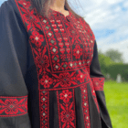 Palæstinensisk thobe / kjole med traditionelt broderi også kaldet tatreez.