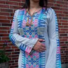 Palæstinensisk abaya / kjole med traditionelt broderi også kaldet tatreez.