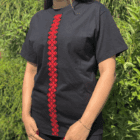 T-shirt med tatreez fra det palæstinensiske fashionbrand Edmond's Fashion