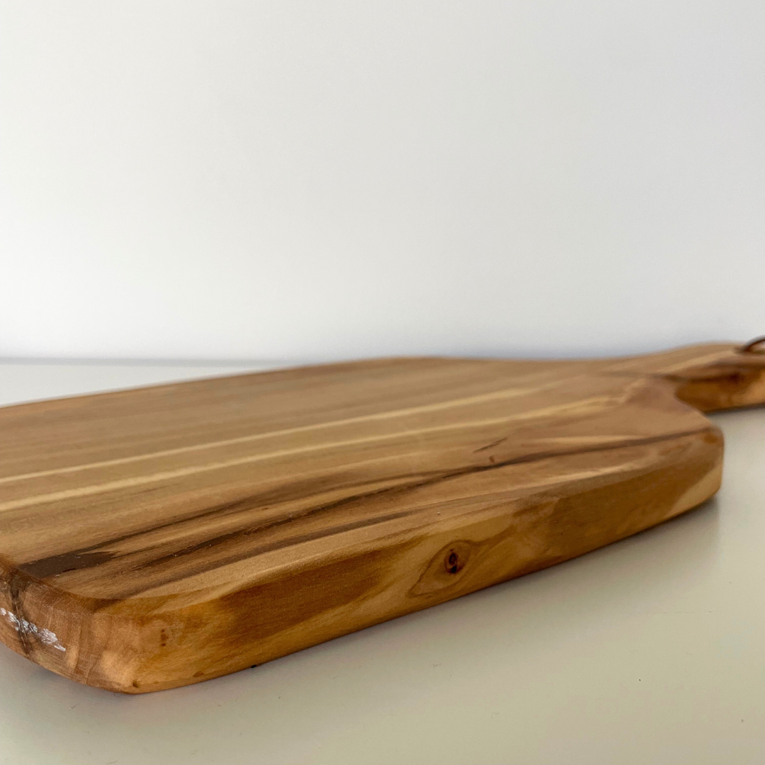 Håndlavet skærebræt / serveringsbræt af oliventræ fra Betlehem i Palæstina